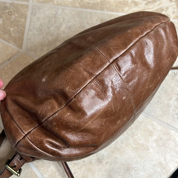 Hobo International Distressed Shoulder Bag - Picture 4 of 16